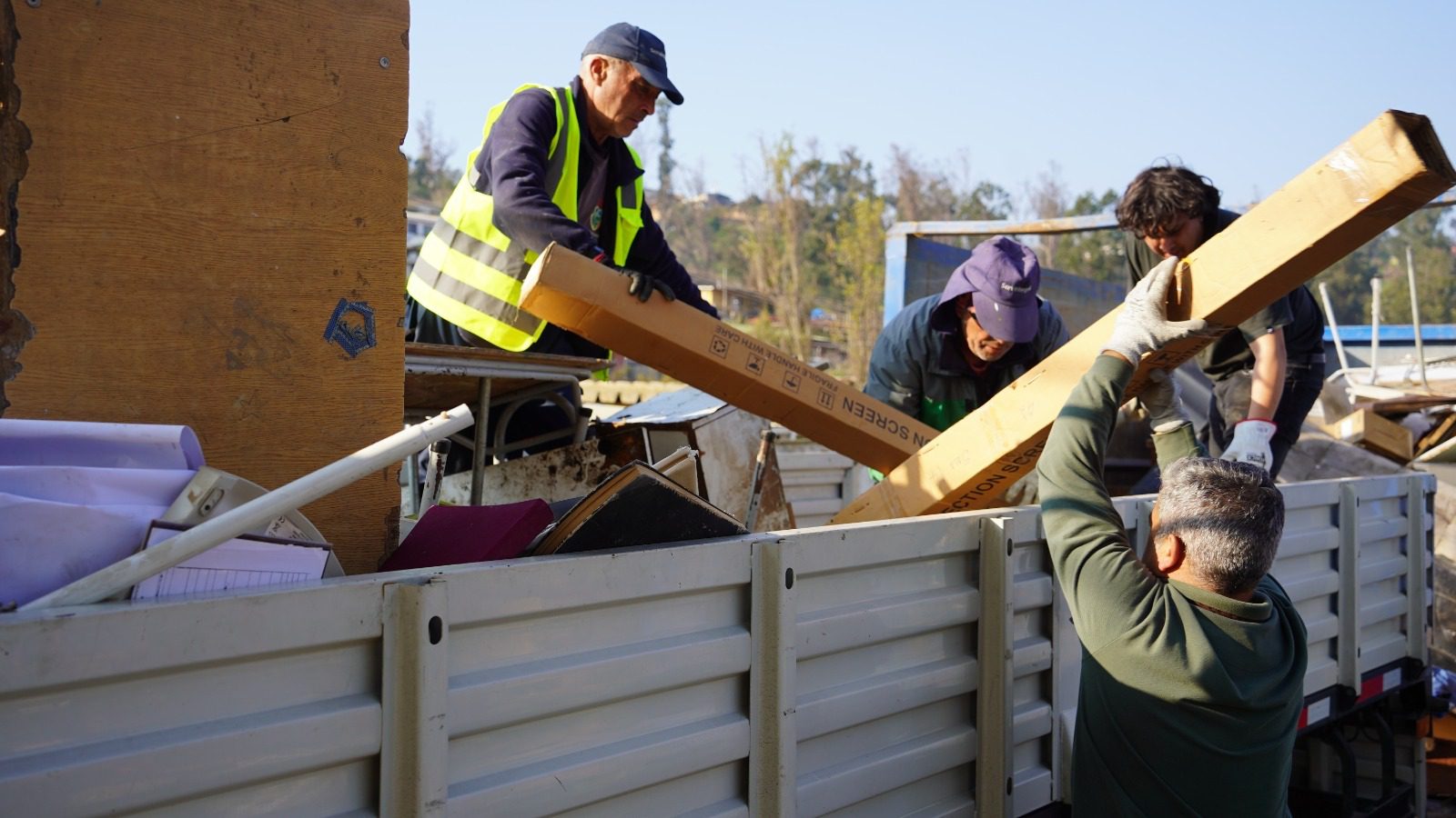 CON LIMPIEZAS COMUNITARIAS CONTINÚAN LOS ESFUERZOS PARA RECUPERAR EL ESPACIO WILSON, PRÓXIMO POLO CULTURAL DE VILLA ALEMANA