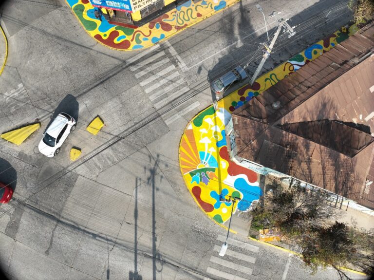 SEGURIDAD Y RECUPERACIÓN DE ESPACIOS PÚBLICOS: COMUNIDAD ESCOLAR DE VILLA ALEMANA REALIZÓ MURAL EN EMBLEMÁTICO BARRIO COMERCIAL