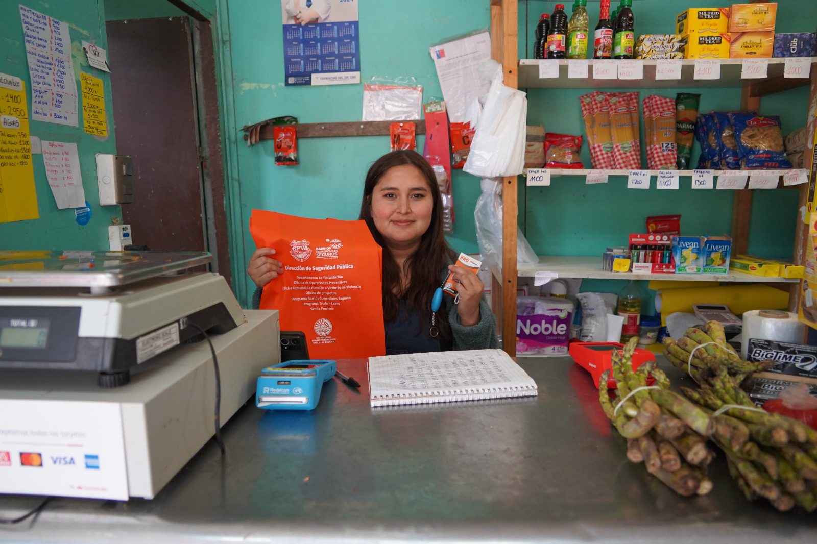 MUNICIPIO VILLALEMANINO ENTREGA ALARMAS PORTÁTILES A LOCATARIAS DE FERIA Y BARRIO COMERCIAL DE PEÑABLANCA PARA REFORZAR LA SEGURIDAD EN EL SECTOR