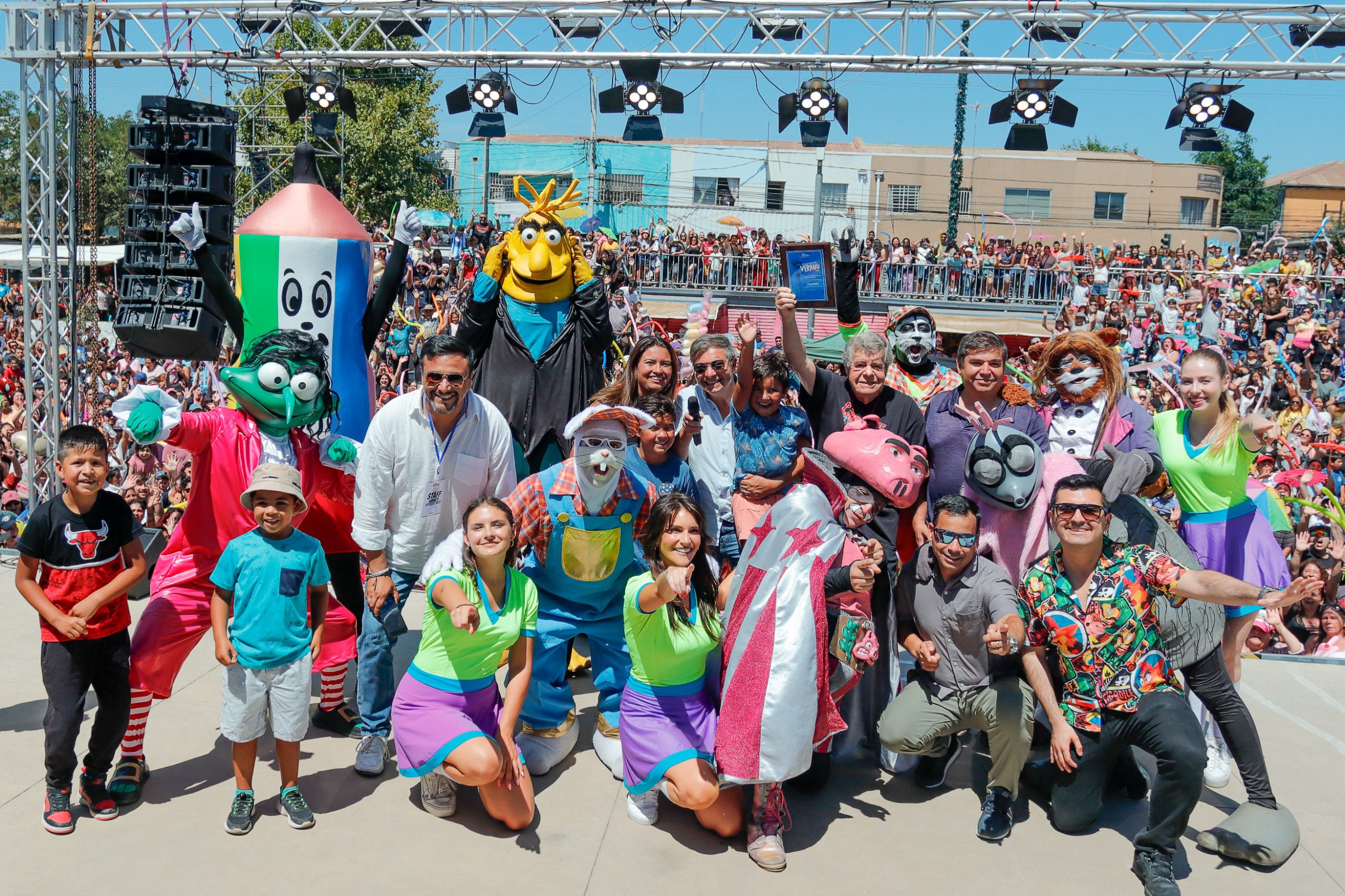 VILLA ALEMANA DESPIDIÓ EL VERANO CON UN GRAN SHOW FAMILIAR ENCABEZADO POR CACHUREOS