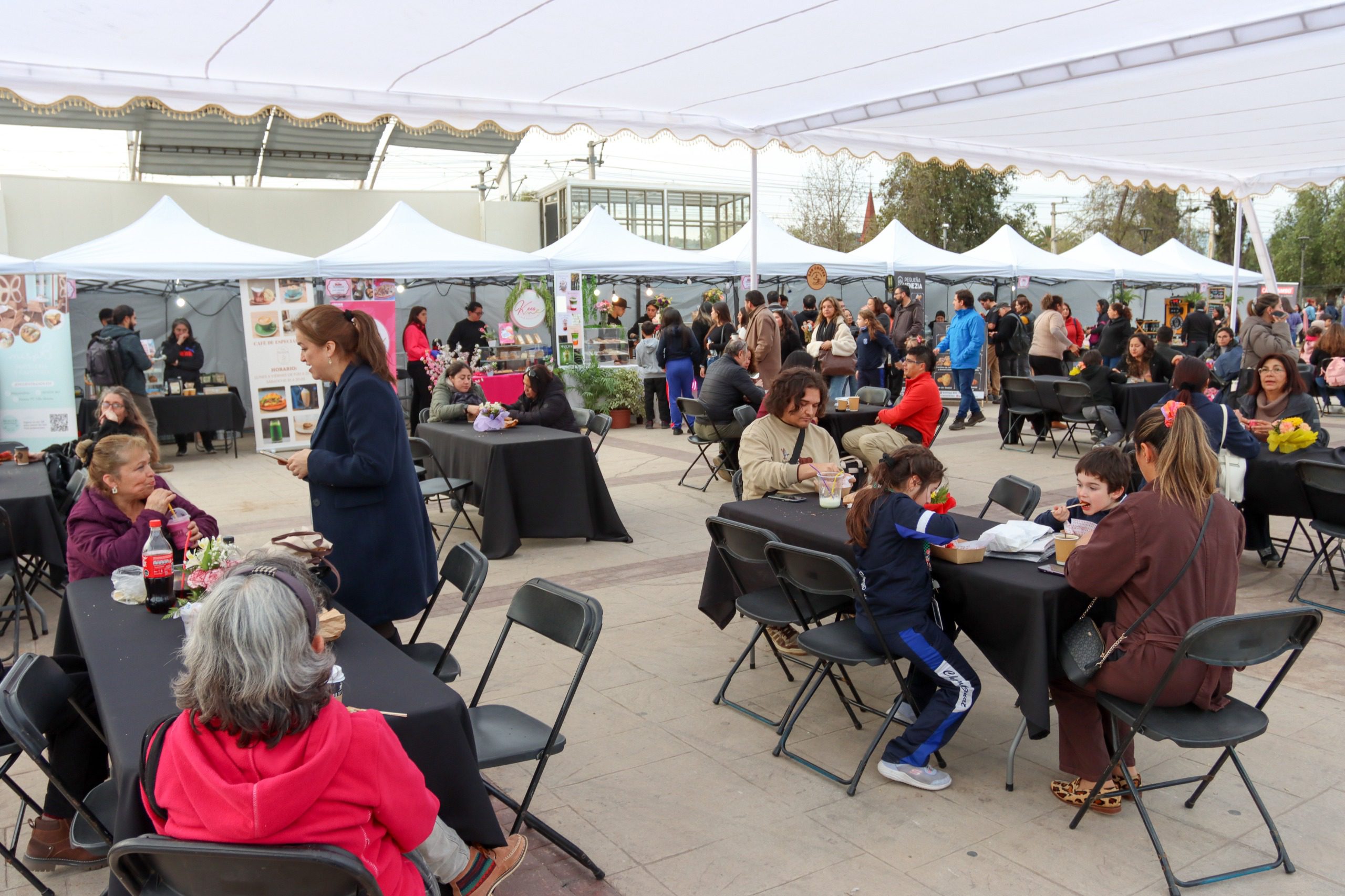 Con éxito se desarrolló la Feria Expo Dulce Invierno 2025 en el Parque Cívico Belén de Villa Alemana