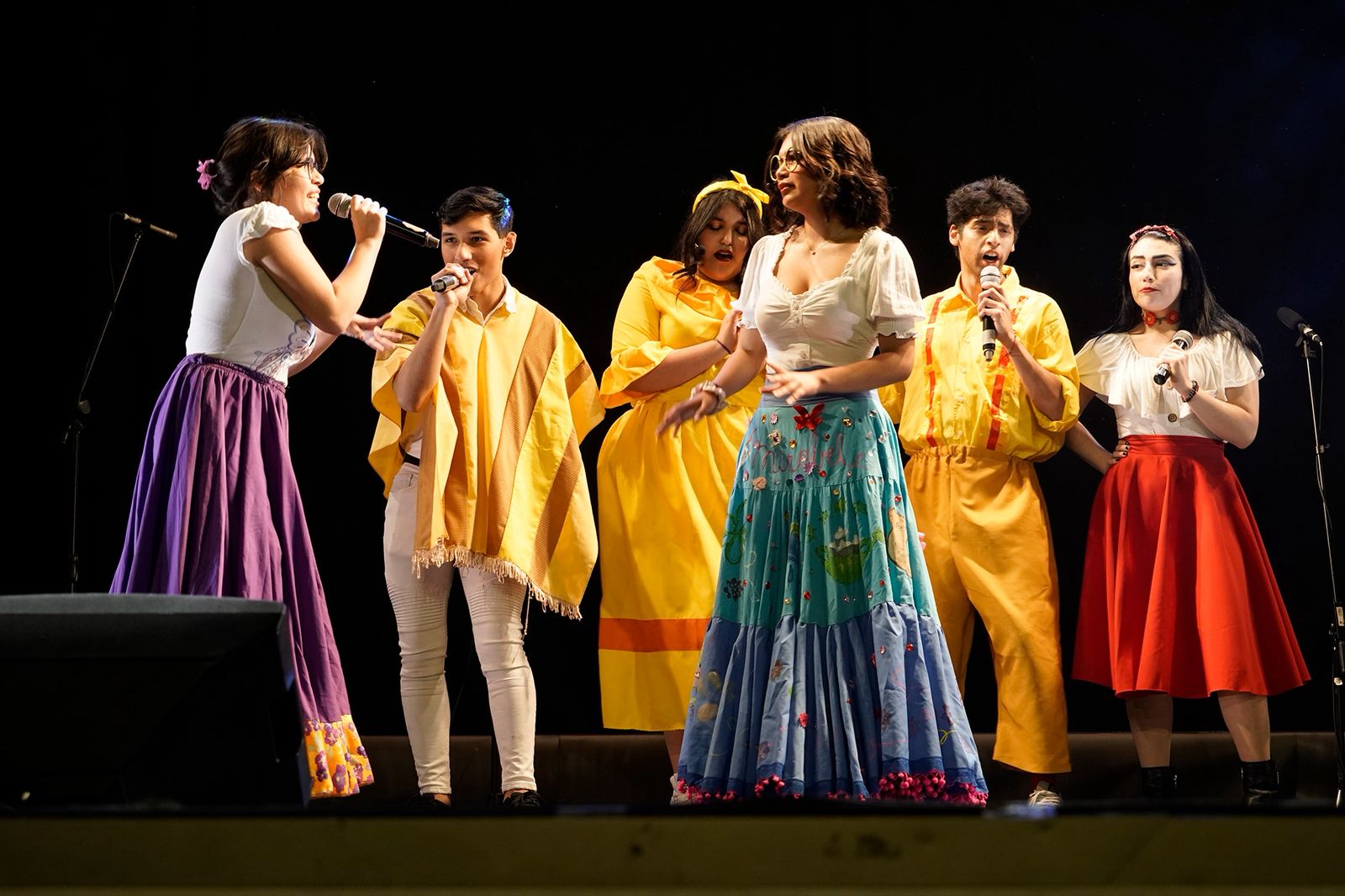 Jóvenes de Villa Alemana fueron certificados tras participar en programa de invierno y protagonizaron gala de la Escuela de Talento