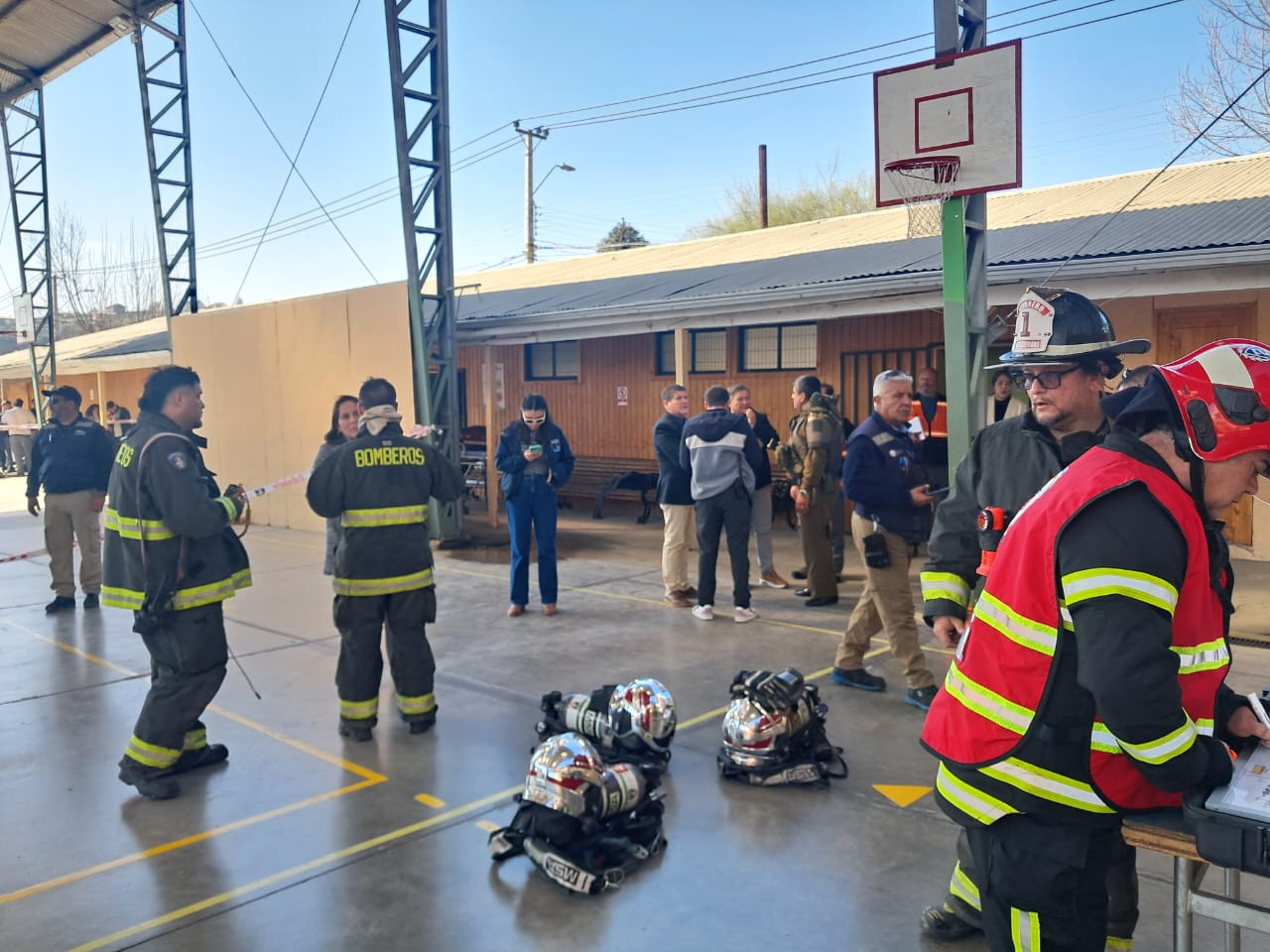 Doce estudiantes presentan molestias por posible inhalación de compuesto gaseoso en Colegio Manuel Montt de Peñablanca
