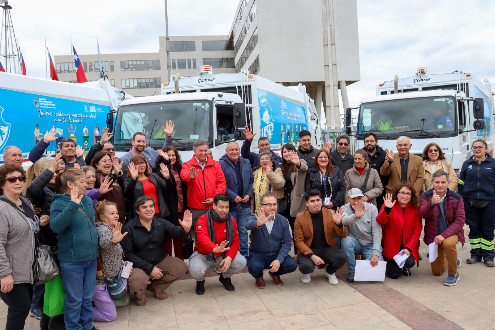 Villa Alemana presenta tres nuevos camiones recolectores para reforzar el servicio de aseo
