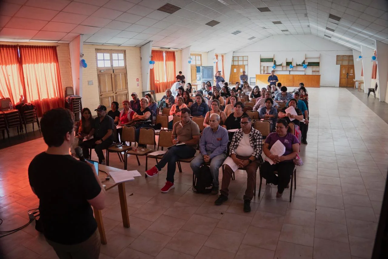 Municipalidad de Villa Alemana impulsa seminario de Inteligencia Artificial para emprendedores locales