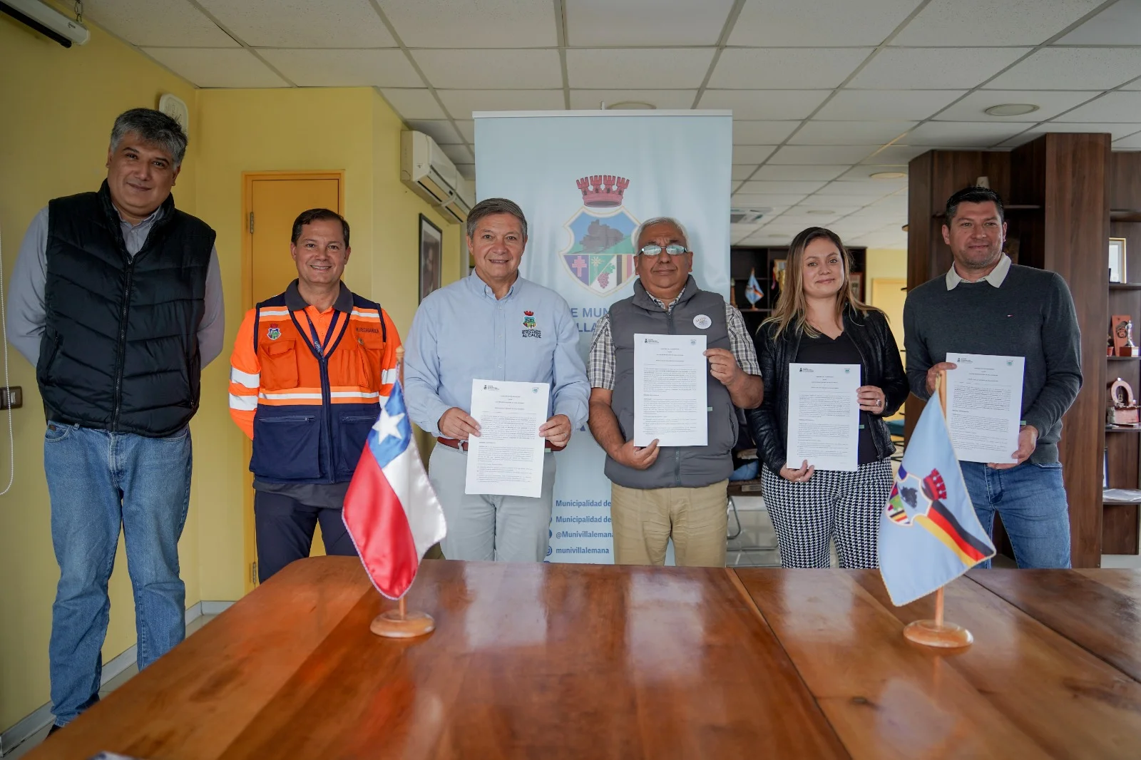 Villa Alemana oficializa convenio con radioaficionados para fortalecer comunicaciones en emergencias