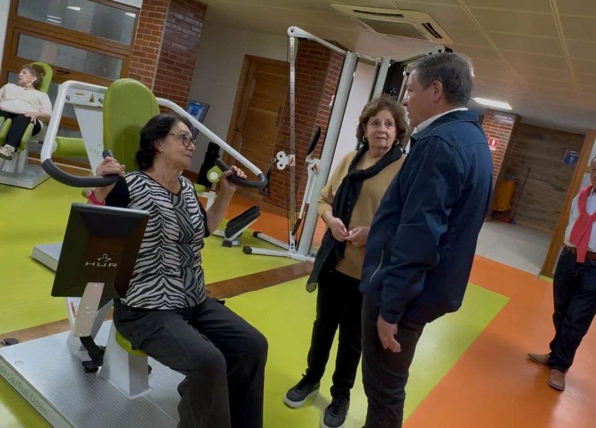 MUNICIPALIDAD DE VILLA ALEMANA IMPULSA RECUPERACIÓN DEL CENTRO VIDA ACTIVA, ESPACIO PIONERO EN LA REGIÓN QUE TRABAJA EN LA RECUPERACIÓN FÍSICA MEDIANTE MAQUINARIA FINLANDESA