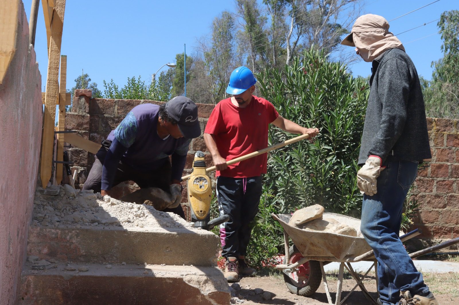 Municipalidad de Villa Alemana avanza en la reconstrucción con cercos perimetrales para familias afectadas por mega incendios