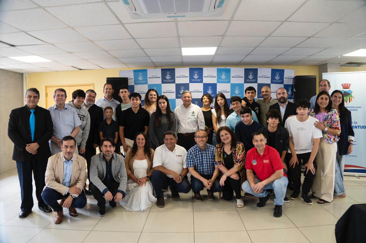 Municipalidad de Villa Alemana recibe a los jóvenes con puntaje nacional de la comuna
