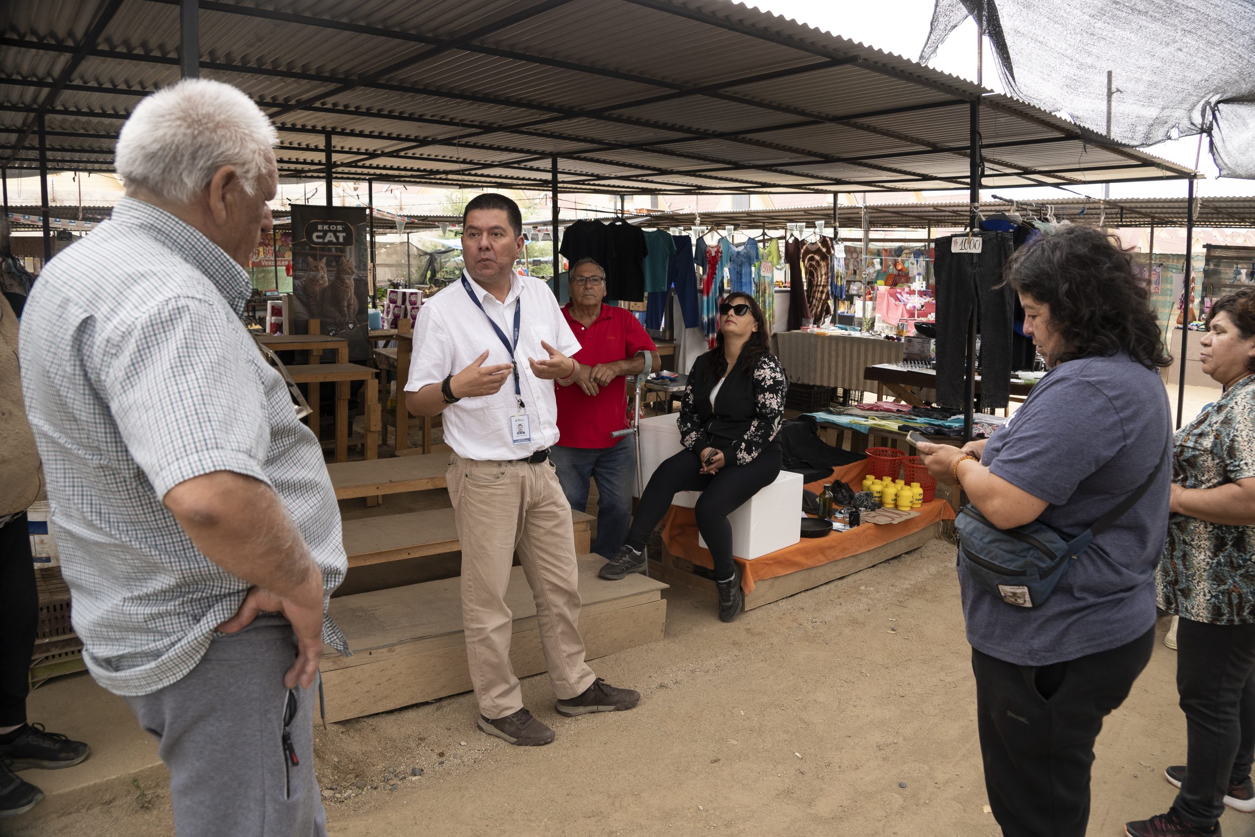 Municipalidad de Villa Alemana realizó capacitación tributaria a feriantes en Feria Libre Los Cipreses
