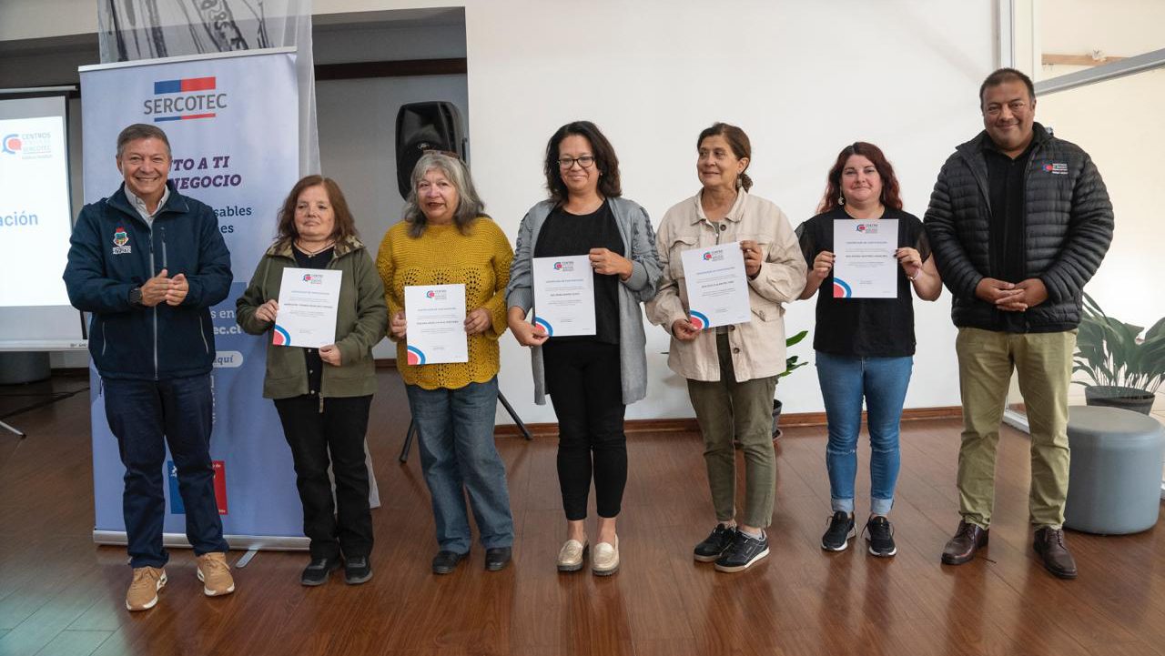 Cuarenta emprendedoras se certifican en la Academia de Mujeres Empresarias impulsada por Sercotec y Municipalidad de Villa Alemana
