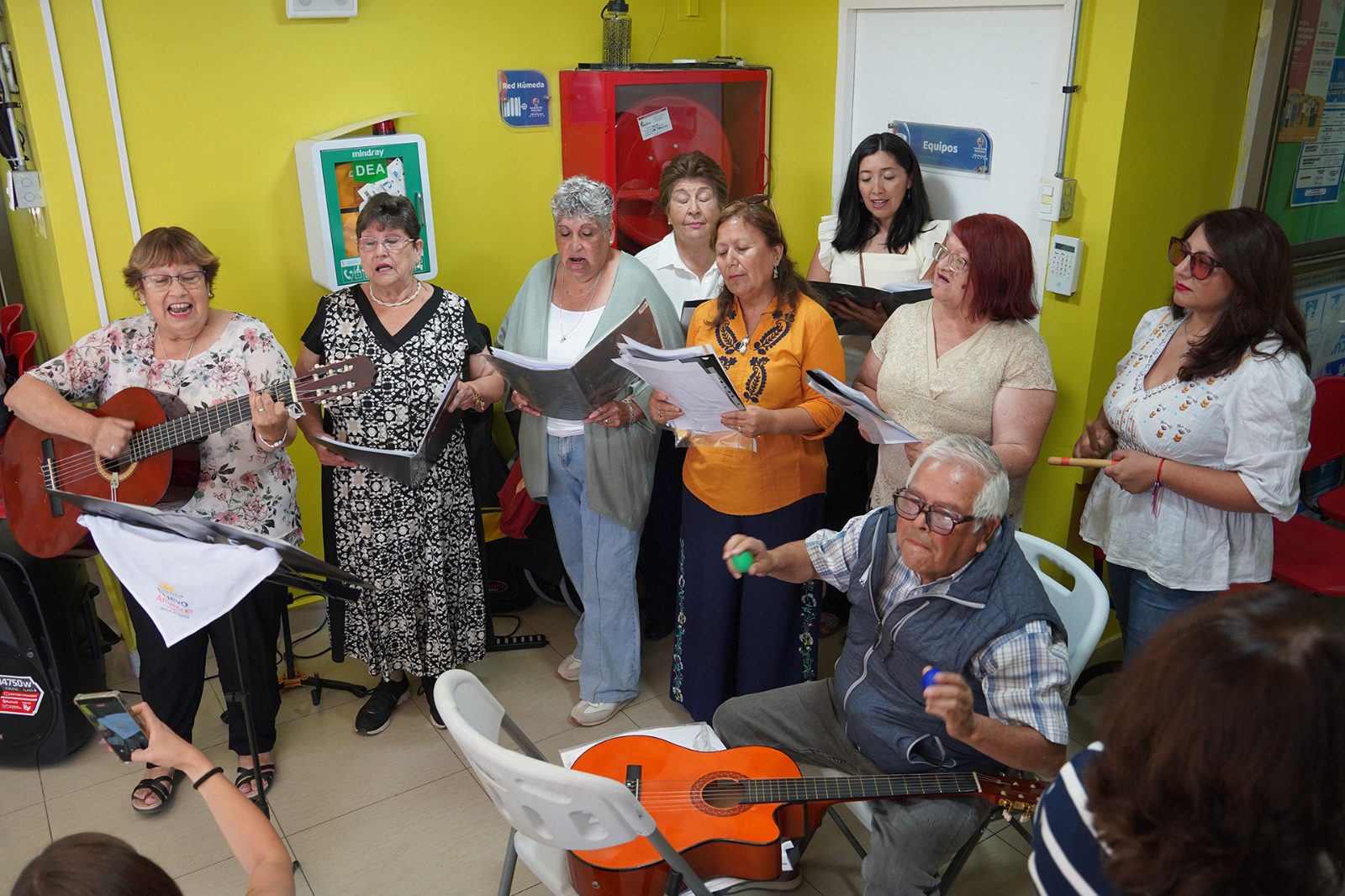 Taller Armonía Dorada del Centro Diurno participó en feria comunitaria por el Día Internacional de la Mujer