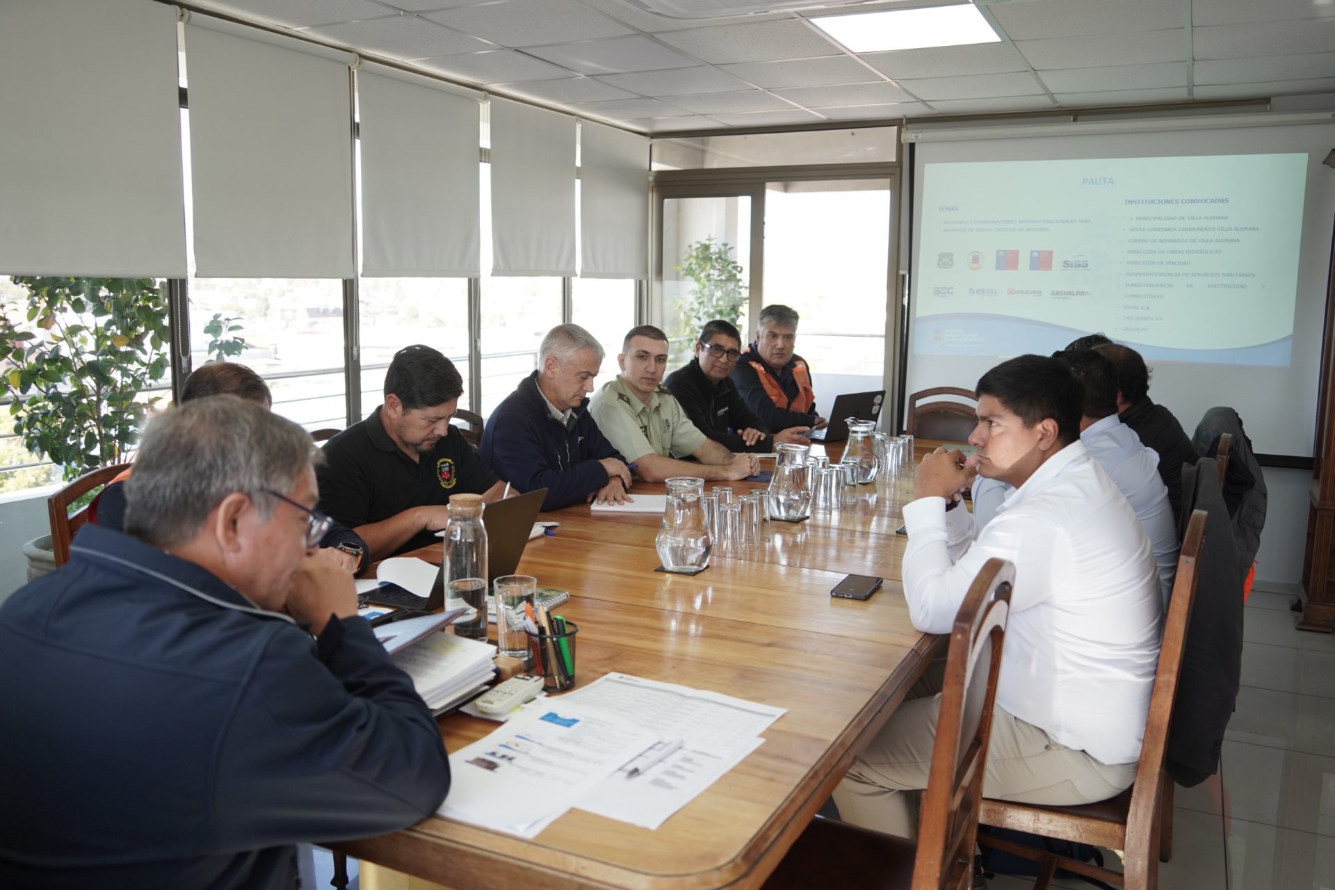 Municipalidad de Villa Alemana coordina con instituciones externas y empresas de servicios el trabajo para enfrentar el invierno en la comuna