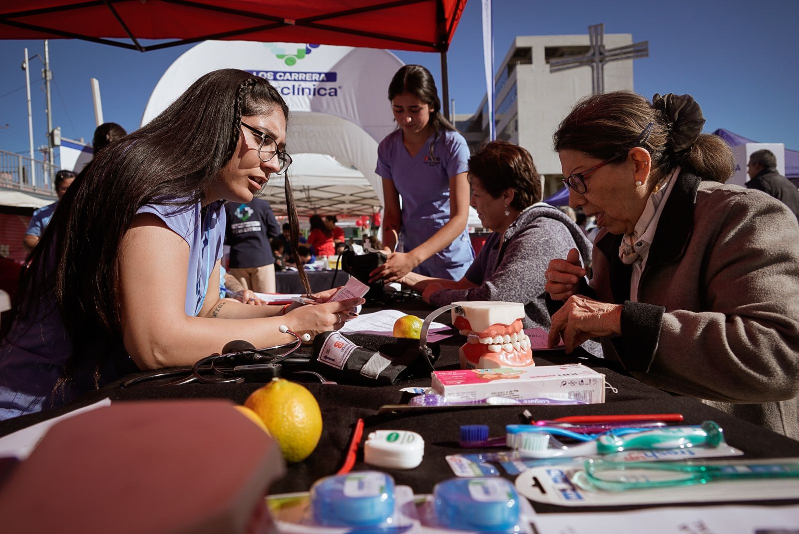 Alta convocatoria marcó feria de salud para personas mayores en Villa Alemana
