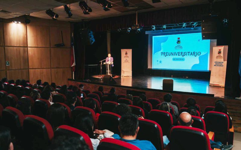 Toma general de la ceremonia de lanzamiento del Preuniversitario Municipal de Villa Alemana.