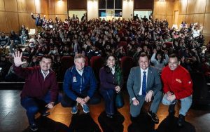 Autoridades y personas beneficiarias participan en el inicio del programa Emprendamos Semilla Seguridades y Oportunidades en Villa Alemana.