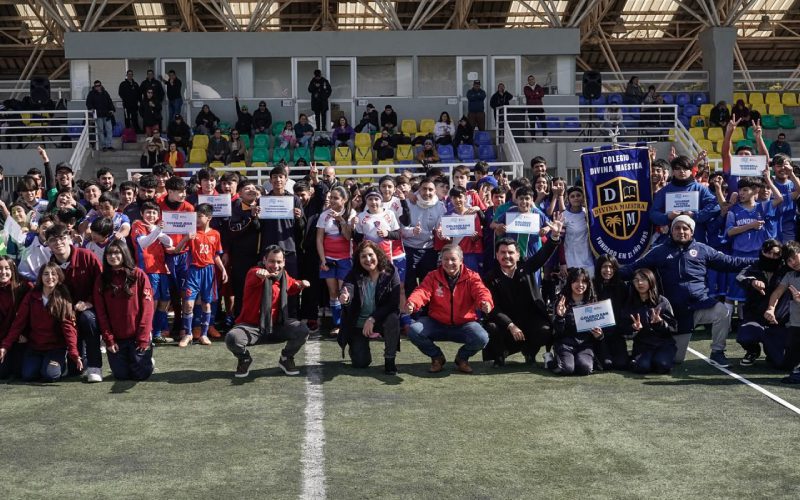 Estudiantes, profesores, apoderados y autoridades participan en la ceremonia inaugural de las Olimpiadas Escolares Villa Alemana 2026.
