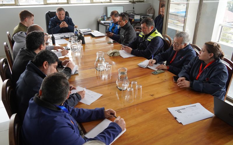 Alcalde Nelson Estay encabeza sesión del COGRID de Villa Alemana junto a representantes de instituciones de emergencia.