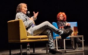 Carlos Pinto durante su charla de cierre de la 13ª Feria del Libro de Villa Alemana.