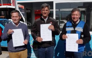 Alcalde Nelson Estay durante la entrega de terreno para las obras de mejoramiento de la calzada de Avenida Valparaíso en Villa Alemana.