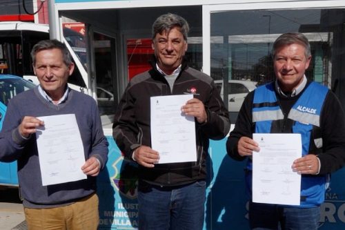 Alcalde Nelson Estay durante la entrega de terreno para las obras de mejoramiento de la calzada de Avenida Valparaíso en Villa Alemana.