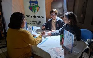 Atención a público durante la Atención Nocturna en Villa Alemana.