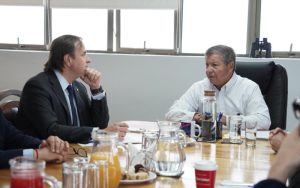 Alcalde Nelson Estay junto al ministro del Deporte, Francisco Riveros, en Villa Alemana