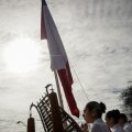 Izamiento del pabellón nacional durante el inicio del Mes Patrio en Villa Alemana