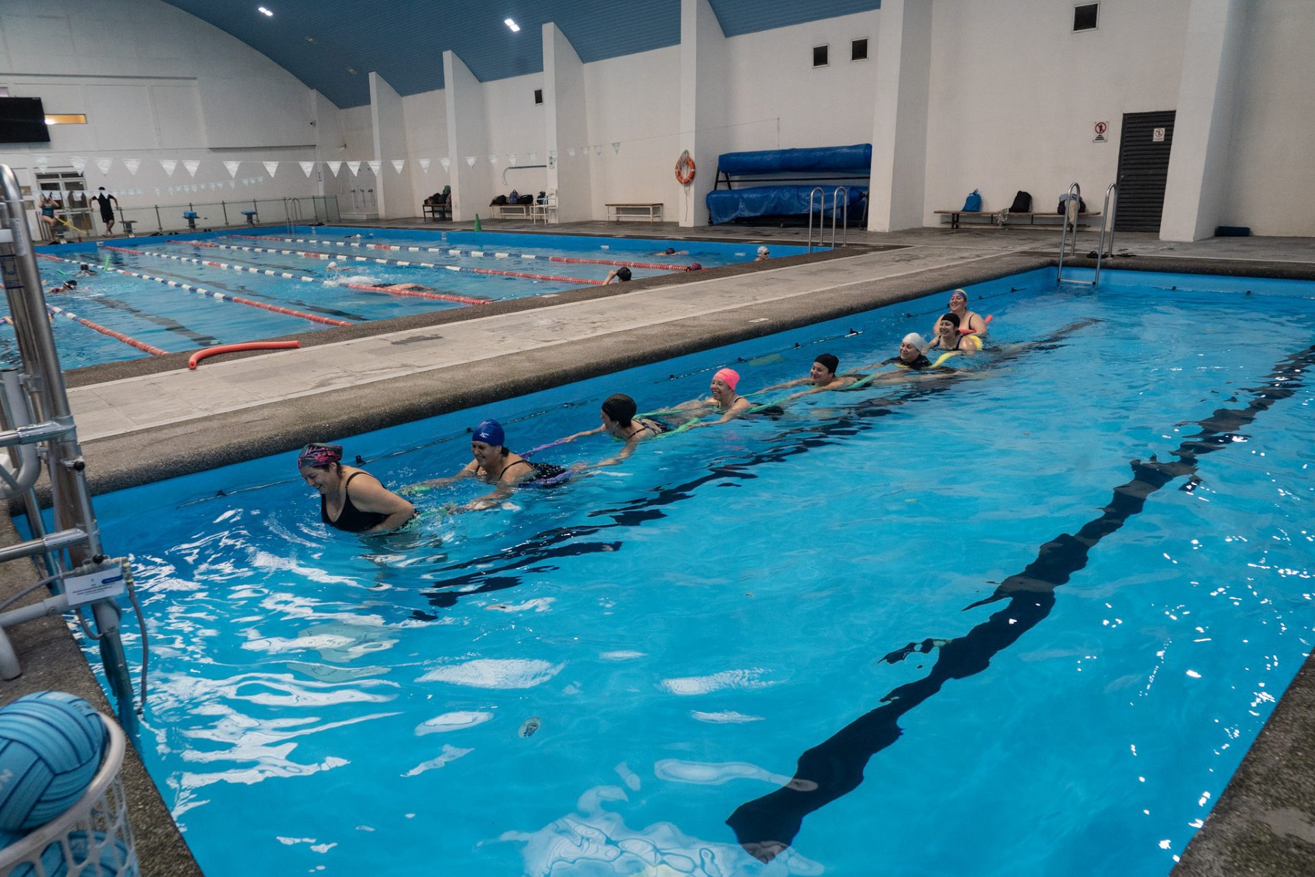 AquaFibro: el taller que aborda la fibromialgia desde el movimiento, la salud mental y el acompañamiento