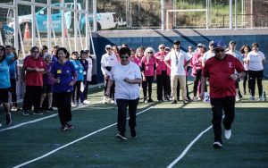 Personas mayores participan en las Olimpiadas 2026 en el Estadio Municipal Ítalo Composto de Villa Alemana.