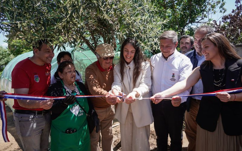 Inauguración del invernadero y huerto comunitario del Centro Diurno de Personas Mayores Nuevo Amanecer en Villa Alemana.
