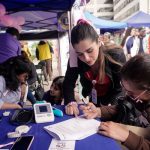 Villa Alemana realiza Feria Comunal Rosa para promover la prevención del cáncer de mama