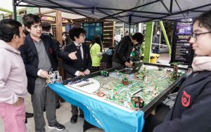 Expositores y estudiantes participan en el Festival Nacional de Ciencia y Tecnología 2026 en Villa Alemana.
