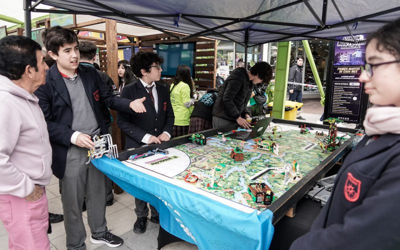 Expositores y estudiantes participan en el Festival Nacional de Ciencia y Tecnología 2026 en Villa Alemana.