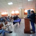 Personas mayores participan en seminario municipal de prevención de estafas en Villa Alemana.
