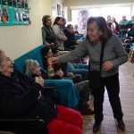 Personas mayores del Centro Diurno de Villa Alemana realizan jornada de voluntariado en residencia El Maitén